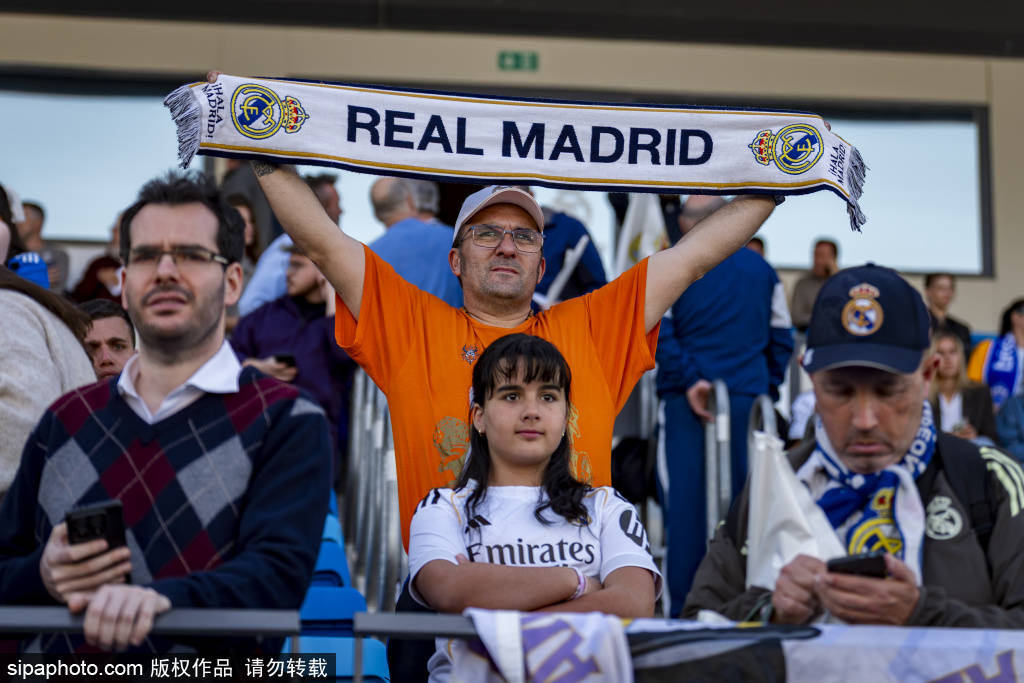 西蒙尼一语双关:巴萨抱怨裁判?“我们住在马德里,习惯了!”——足球场上的地域与心理战